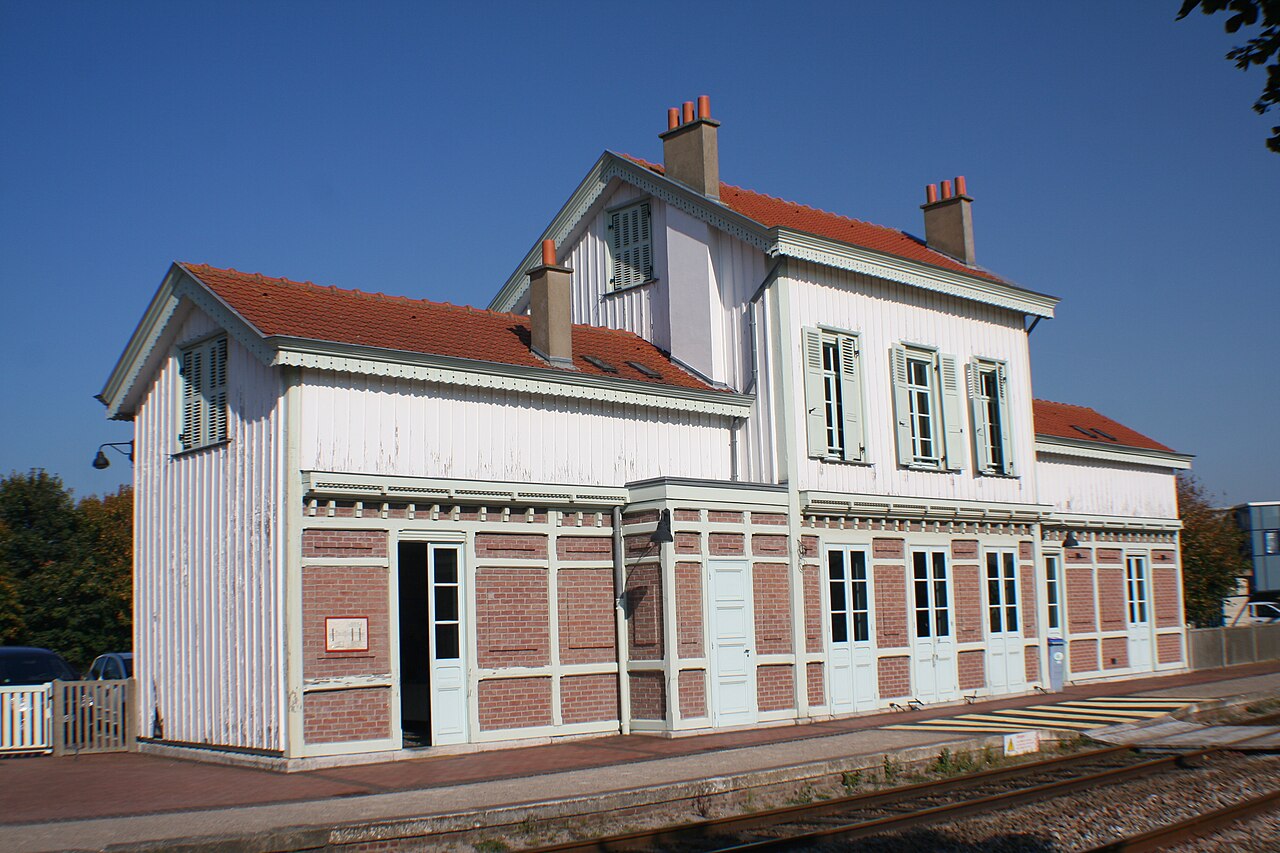 Gare de Gravelines — ligne TER Calais Dunkerque Gare de Gravelines, place de la Gare — point de départ de la ligne P72 TER vers Calais et Dunkerque