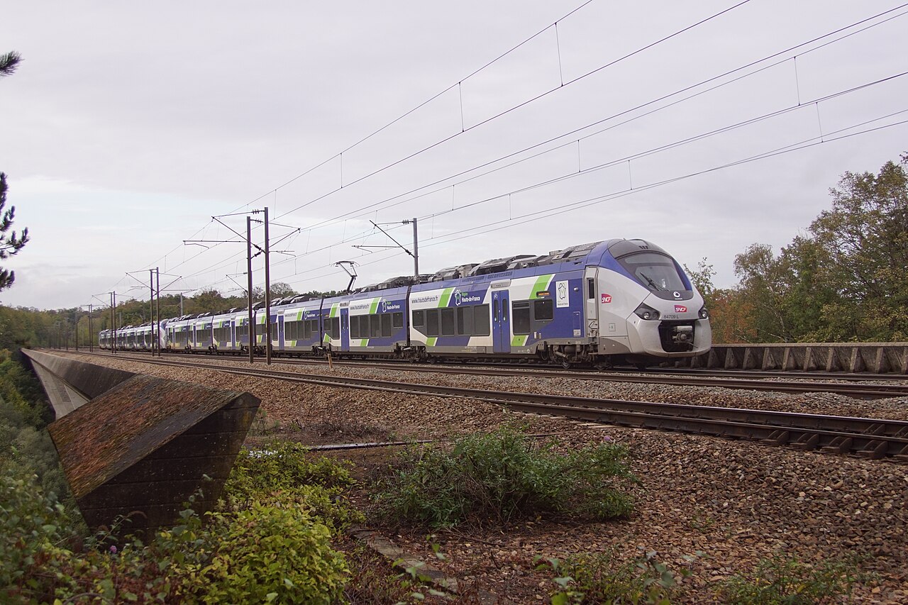 TER Hauts-de-France — automotrice AGC B 84500 Automotrice AGC B 84500 en livrée TER Hauts-de-France — train régional assurant les liaisons Calais, Gravelines et Dunkerque